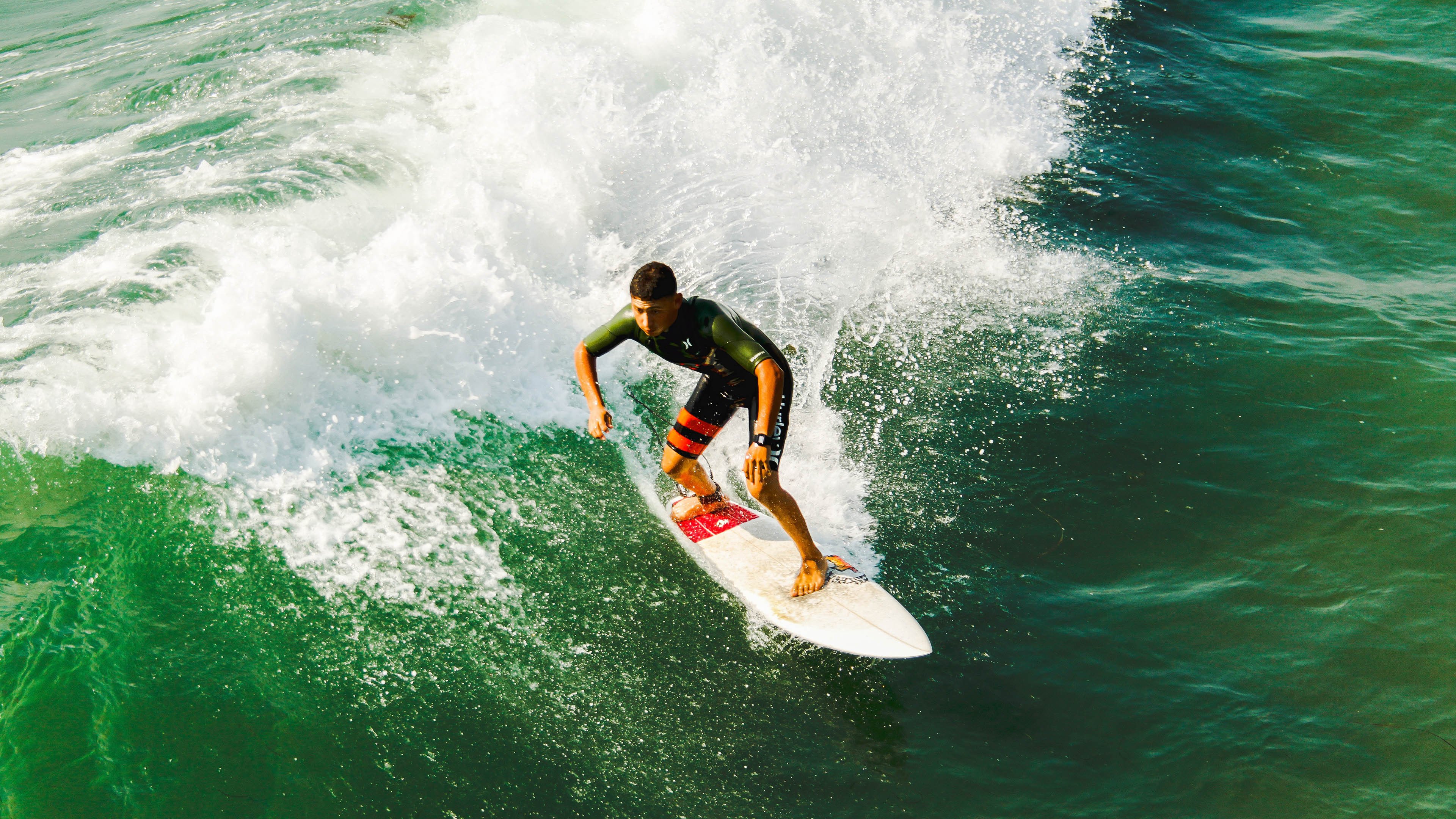 开云在线直播-_极光滑雪大赛:在彩色光辉中驰骋_,滑雪看极光